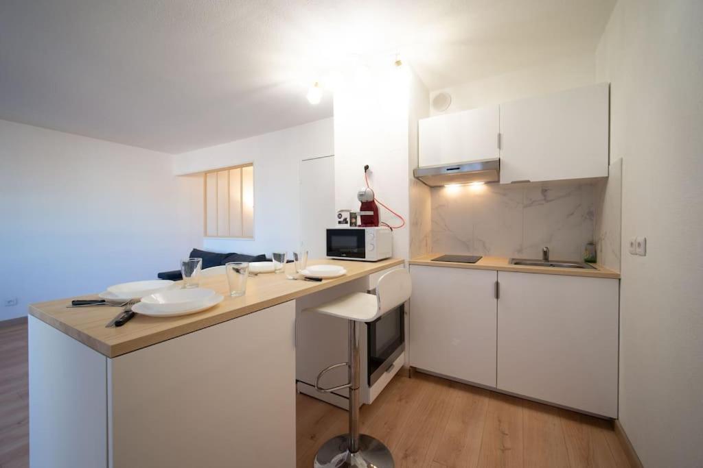 Fully Equipped Apartment 2 To 4 People St Charles Marseille Exterior photo